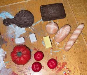 Mama&#39;s Pizza, Props